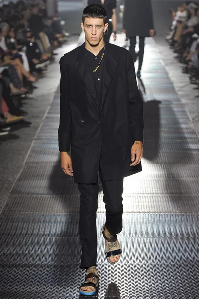 Look 12